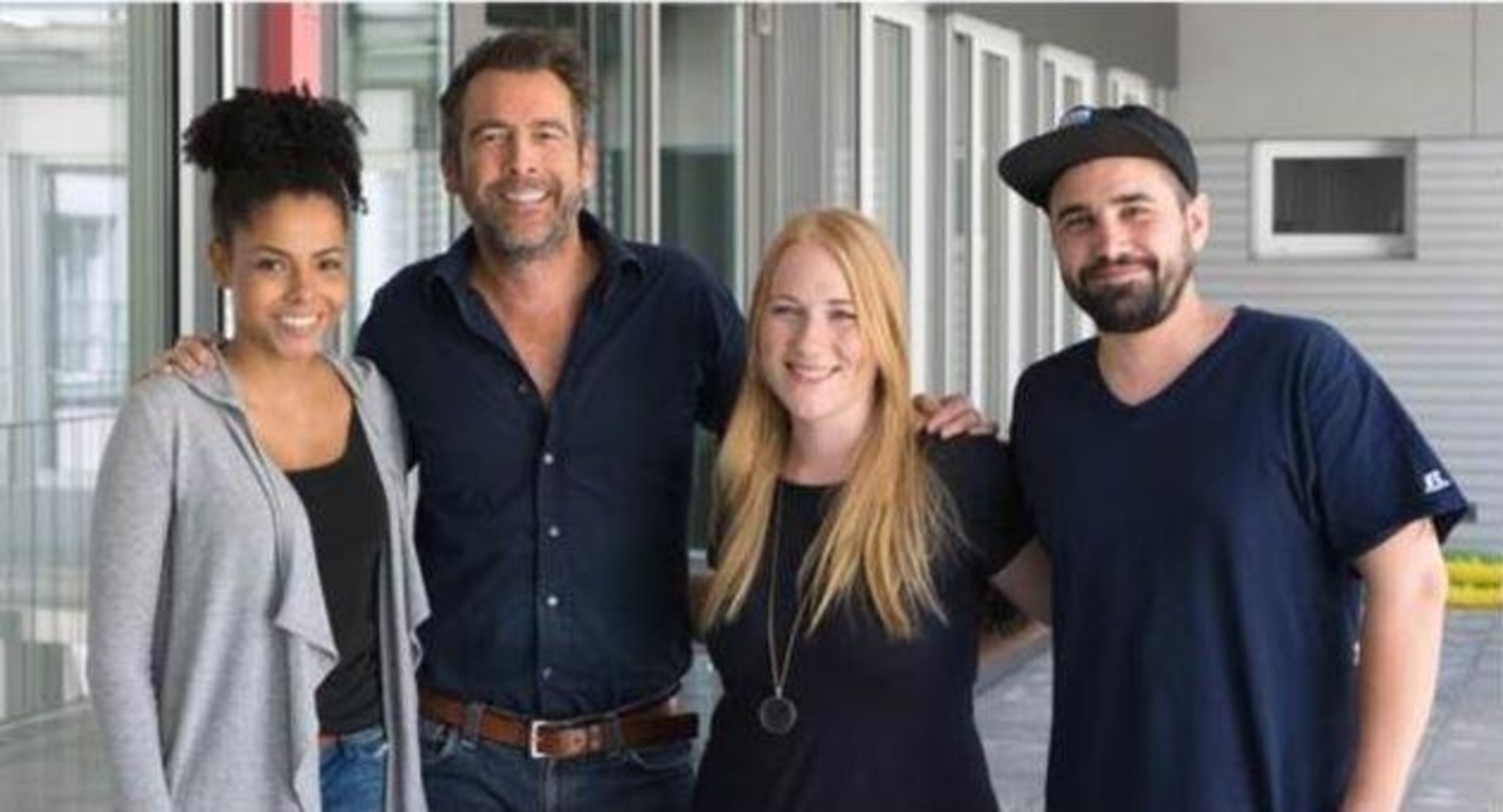Freuen sich auf die Zusammenarbeit (von links): Janet van den Bergh (Product Manager Universal Music Schweiz), Ivo Sacchi (Managing Director Universal Music Schweiz), Ira May und Simon den...