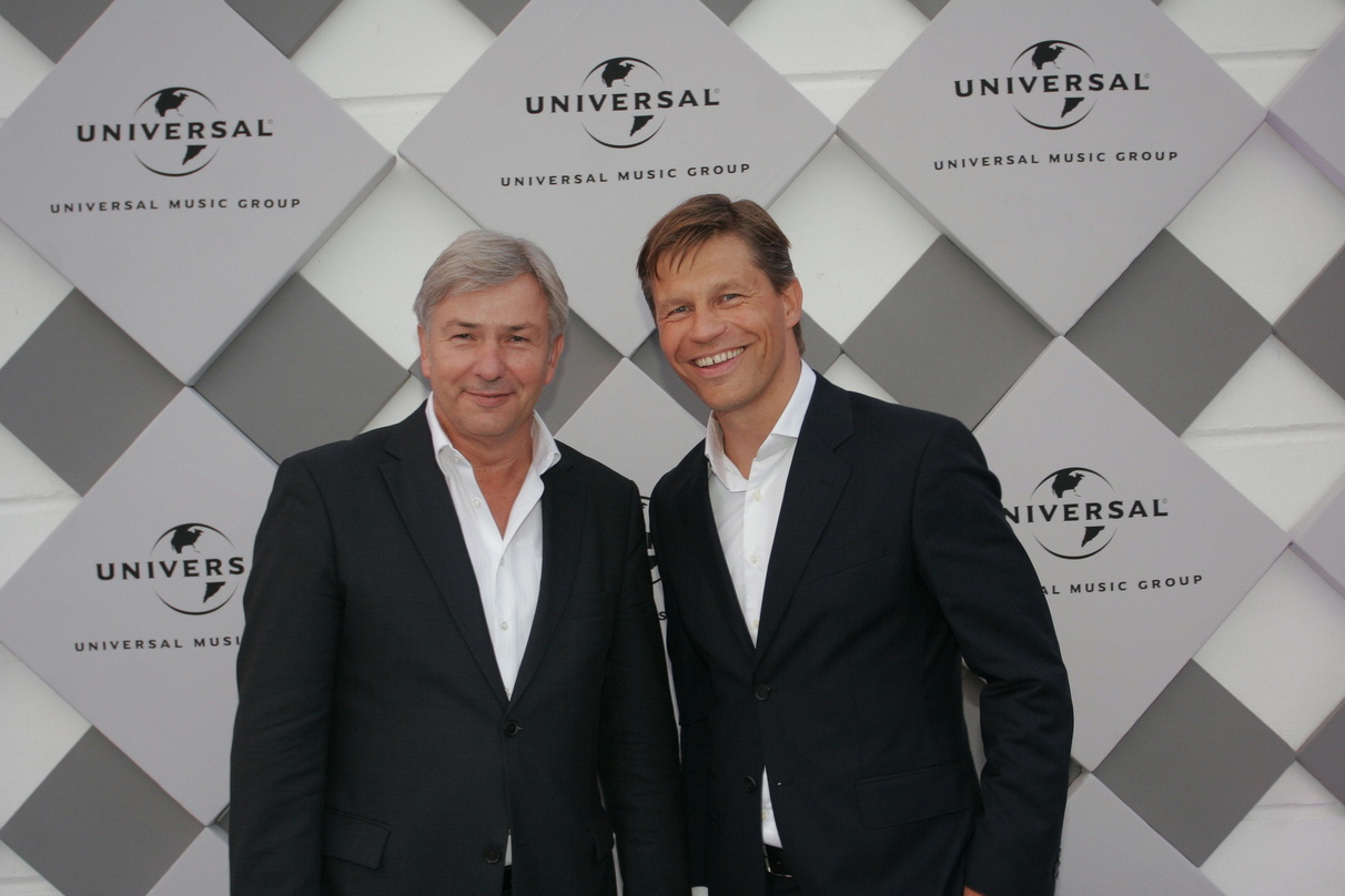 Will die GEMA "in ihre Schranken" weisen: Klaus Wowereit, hier mit Universal-Boss Frank Briegmann