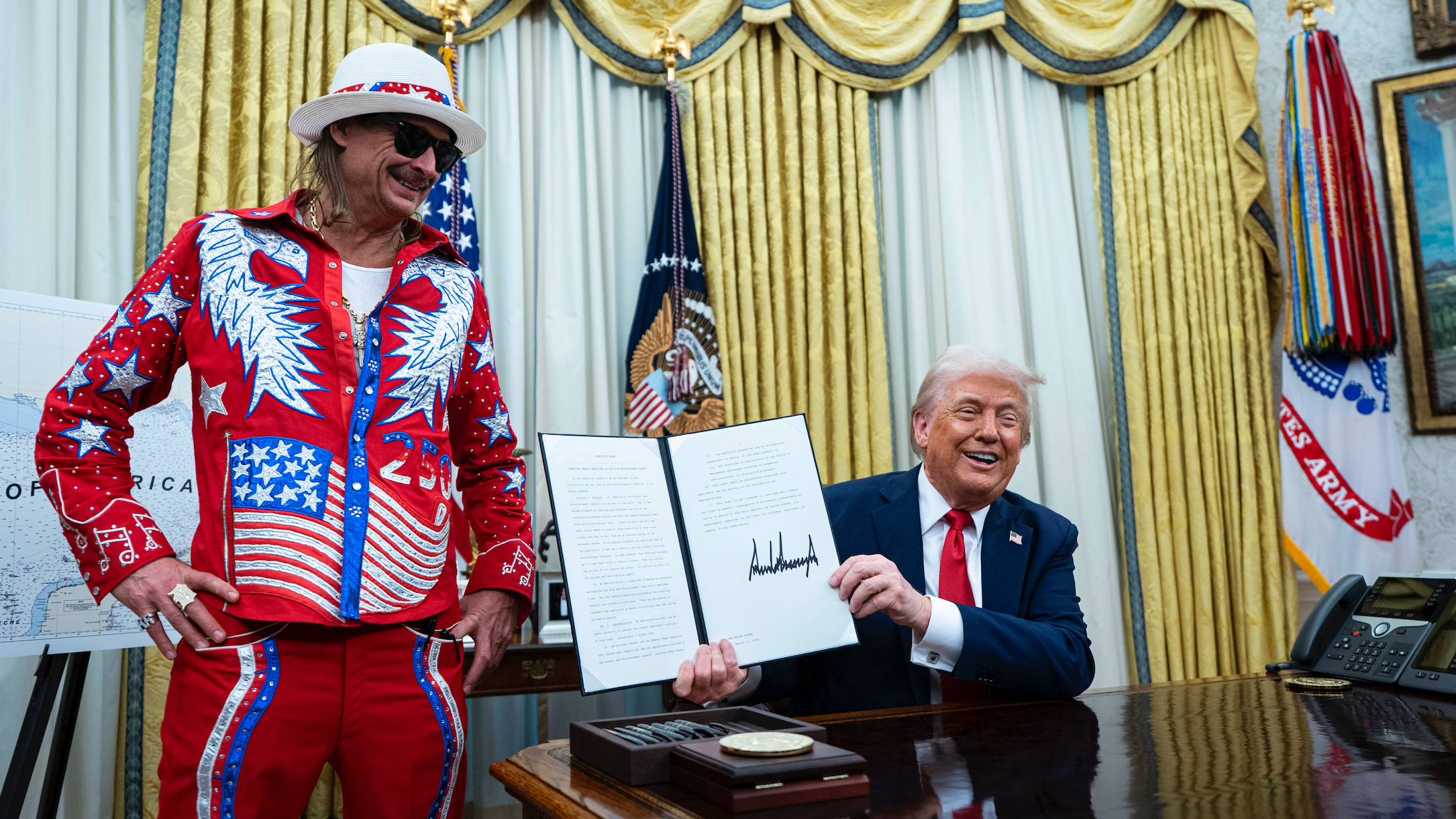 9bde77ad 101d 4d95 b5d0 025da8e60430 Sprachen über den unautorisierten Ticketzweitmarkt: Kid Rock (links) und US President Donald Trump.
