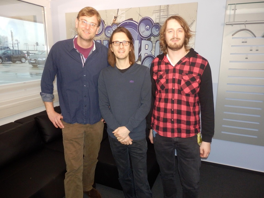Trafen sich zur Autogrammstunde (von links): Martin Ruder, Steven Wilson und Ingo Guhlke