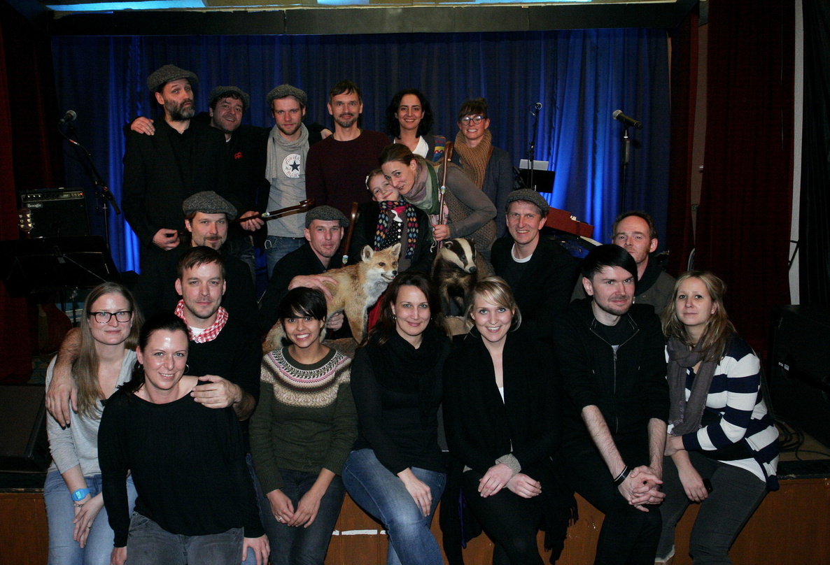 Bei der Präsentation im Kleingärtnerverein: Jazzkantine und ihr UDP-Team||Bei der Präsentation im Kleingärtnerverein: Jazzkantine und ihr UDP-Team mit (hintere Reihe, v.l.n.r.) Tom Benneck...