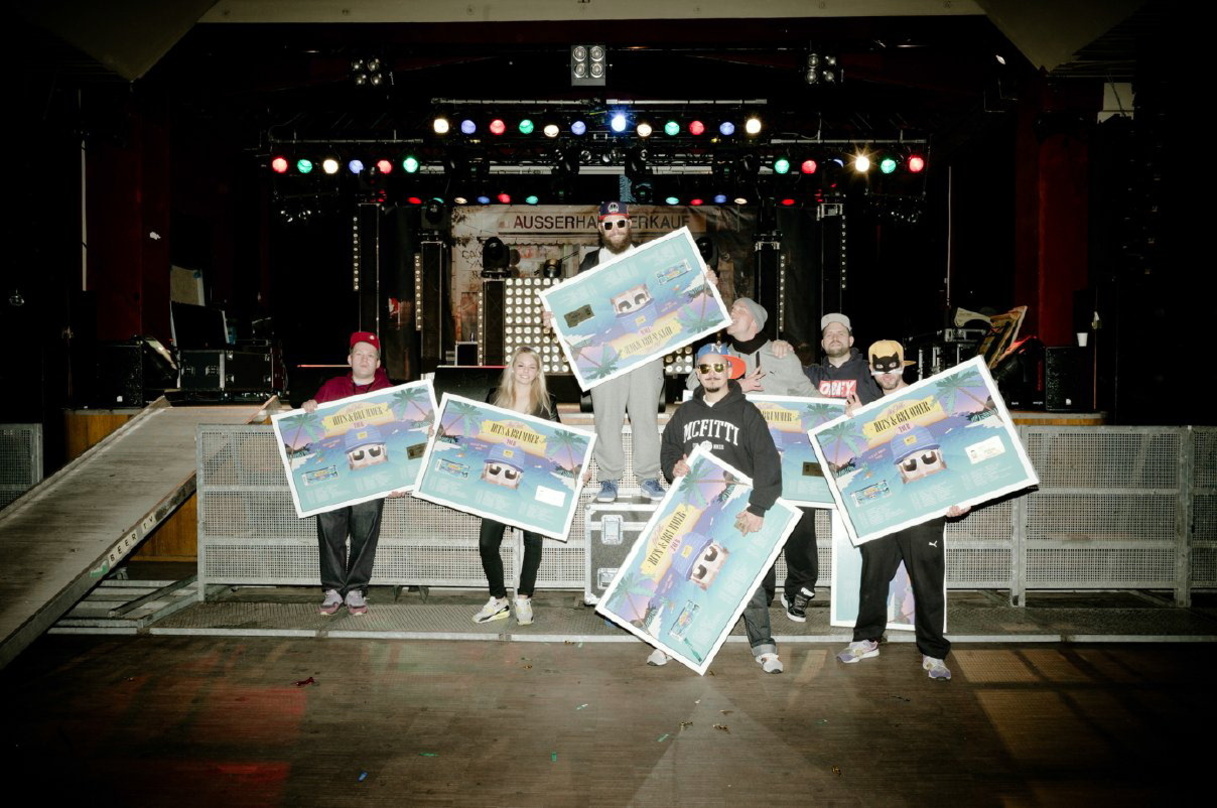 Bei der Verleihung des Sold Out Awards in Berlin (von links): Sebastian Stern (aufdiegutetour), Ann-Christin Barsoe (Styleheads Music), MC Fitti, Vokalmatador, Raoul Rossié (Tourmanagement...