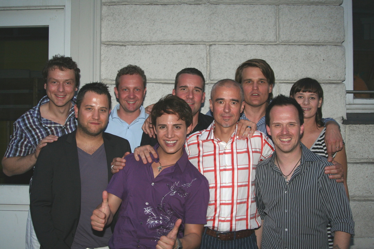Nach der CD-Präsentation: Fady Maalouf (M.) und sein Team||Nach der CD-Präsentation (v.l.n.r.): Björn Teske (Director A&R Columbia Deutschland), Patrick von Strenge (Senior Product Manager...