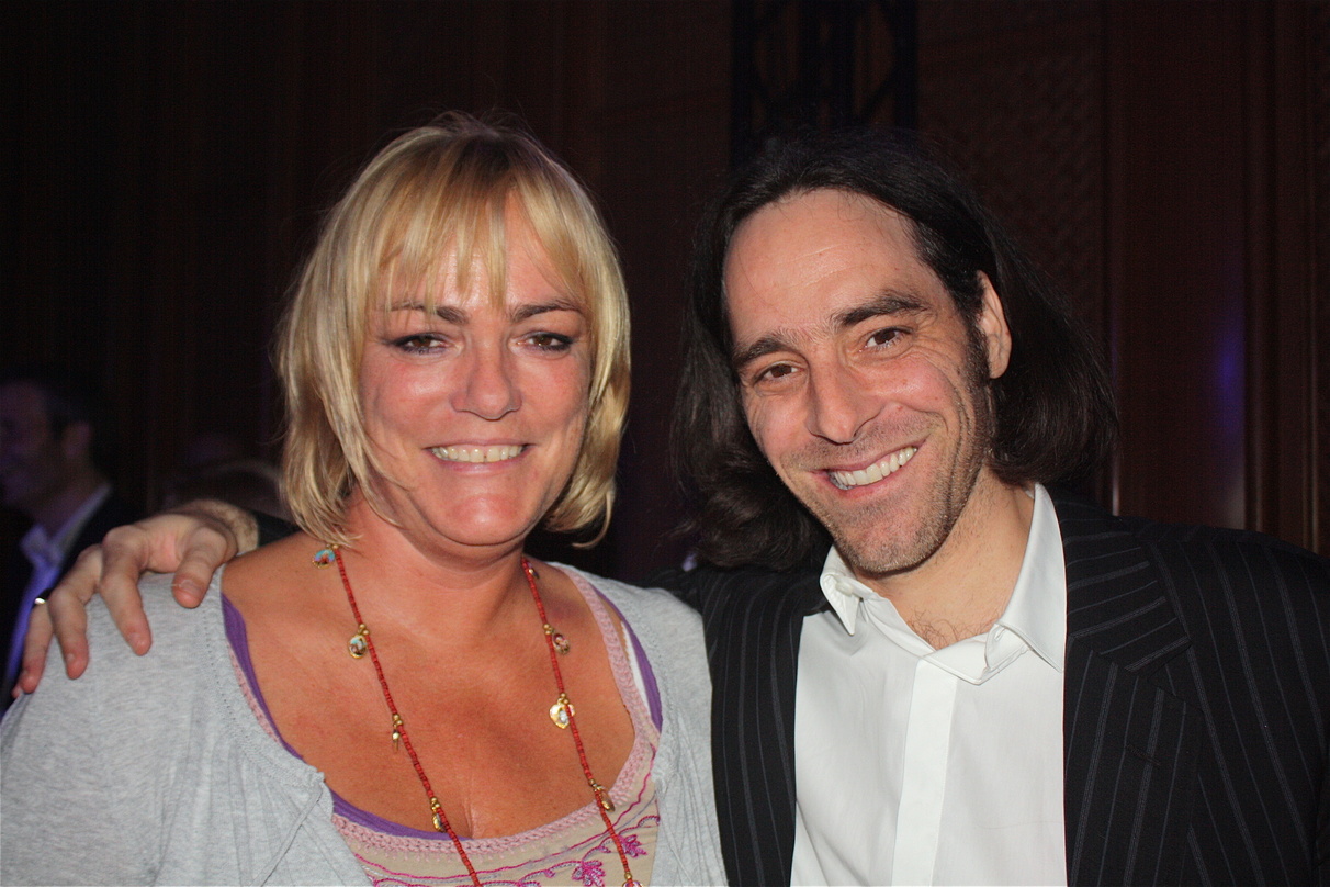 Bei der Party am Abend: Christopher Gersten mit Ute Fünfkirchler (Director of Finance Koch Universal)