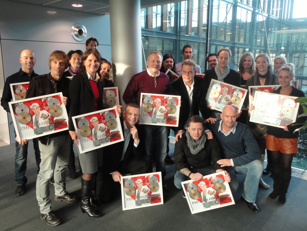 Für ihre Leistung gab es zweimal Platin: die "DSDS"-Teams von Universal Music, RTL, RTL Interactive, Grundy Light und Clipfish||Für ihre Leistung gab es zweimal Platin: (v.l.n.r.): Markus ...