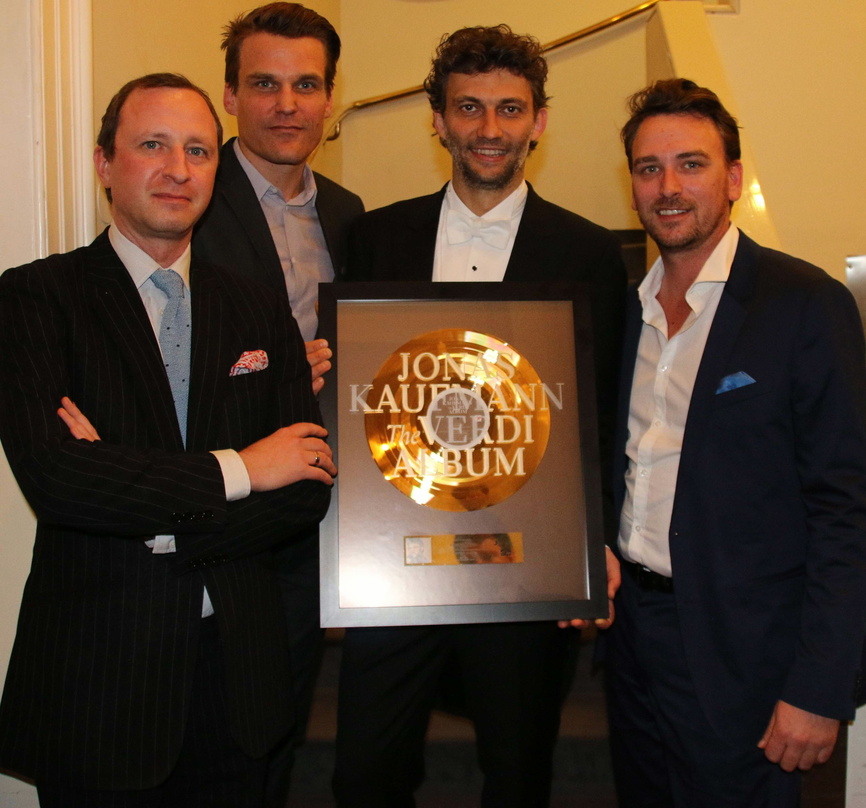 Überreichten in Graz österreichisches Gold (von links): Oliver Wazola, Philip Ginthör, Jonas Kaufmann und Dietmar Lienbacher