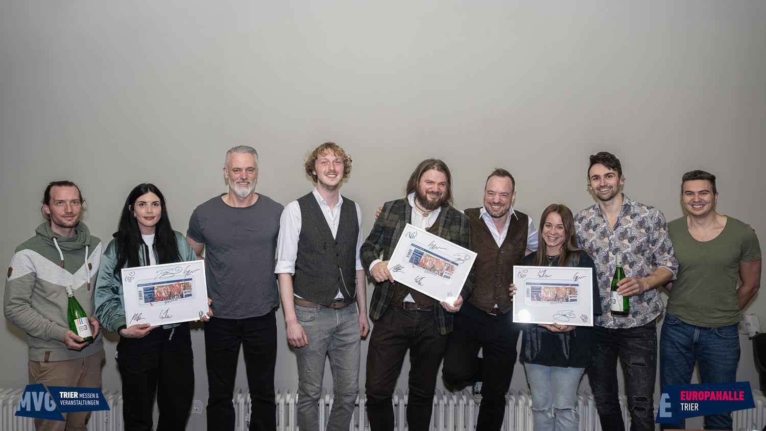 9d159e34 53d3 4cf6 843c 1a61bd32e74b Bei der Verleihung (von links): Niklas Heyden, Annette Sausen (beide Projektleitung Popp Concerts), Alexander Willms, Eike Otten, Malte Hoyer, Florian Janoske (alle Versengold), Nina Heinz...