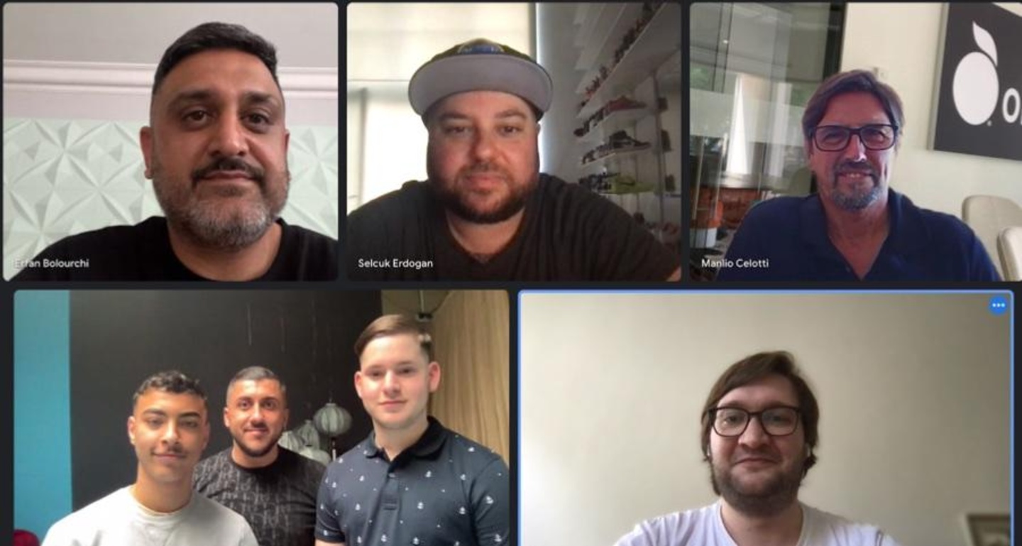 Besiegelten den Deal digital (oben von links): Erfan Bolourchi (Manager Pepo & Kardash), Selcuk Erdogan (Senior Label Manager The Orchard), Manlio Celotti (Managing Director The Orchard) s...