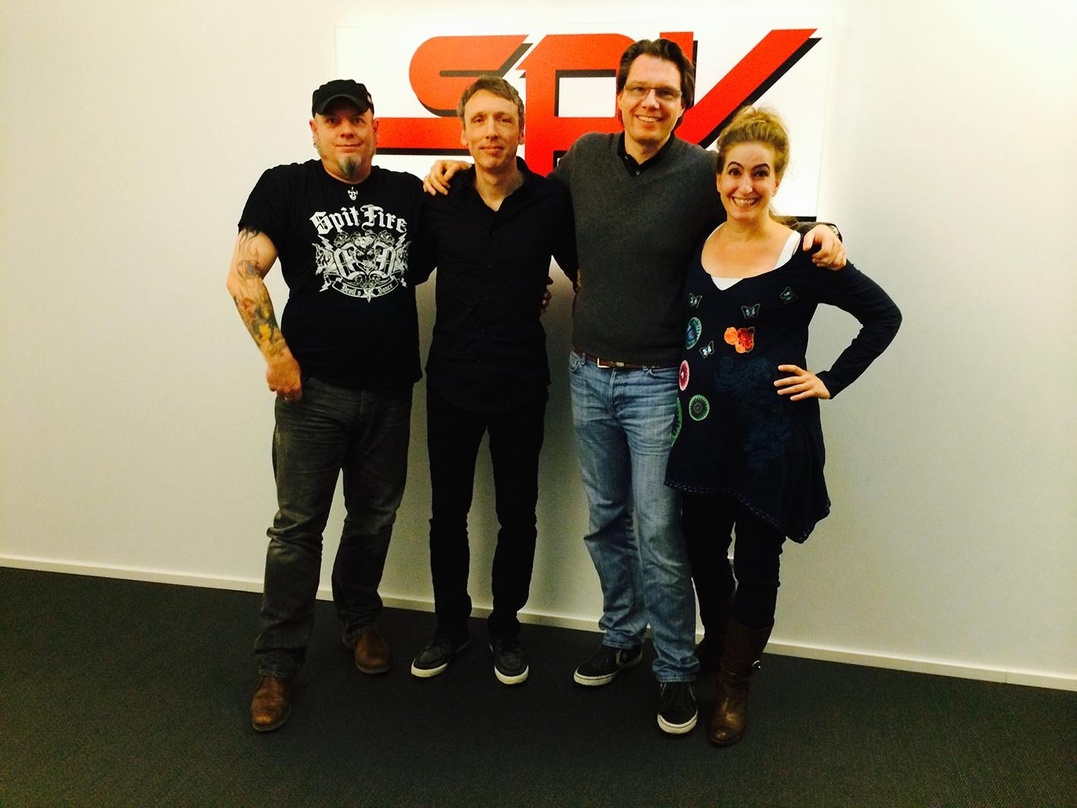 Besiegelten den Deal (von links): Georg Schröder, Frank Uhle (beide SPV) sowie Thorsten und Roya Harm (beide Rodeostar)