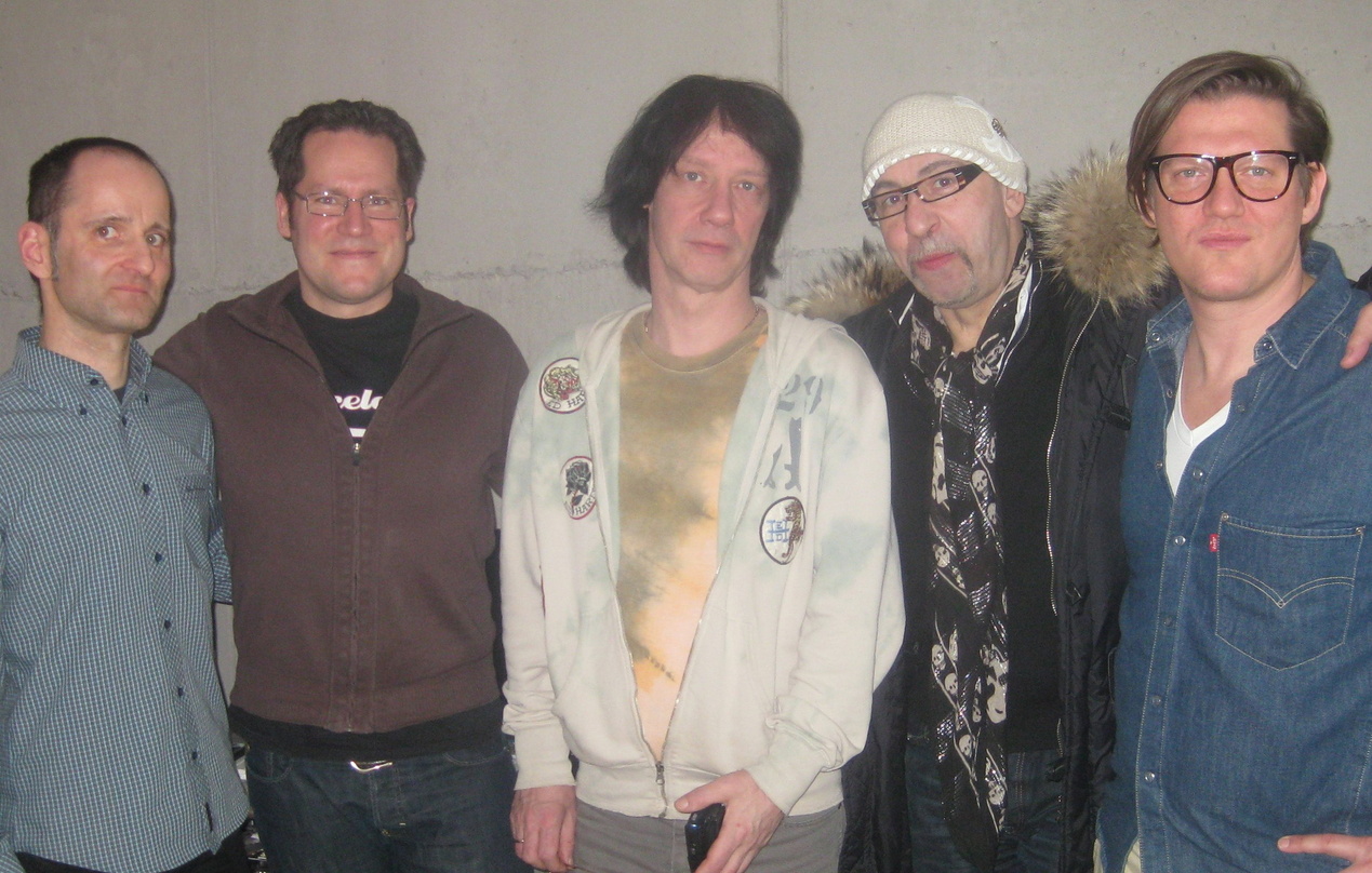 9dce4c1d4db8dc9226aaa6483c3f6ebdc10d6380ab1cda046f37237e64d94833 Neue Partner (v.l.n.r.) Julius Kallinis (Intergroove), Michael Weigand (Intergroove), Wilfried Pinnau (M.i.G.), Manfred Schütz (M.i.G.) und Olaf Pozsgay (Intergroove)