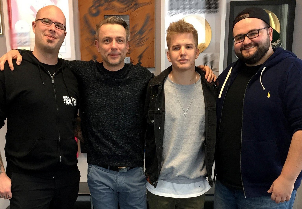 Besiegelten die Zusammenarbeit (von links): Jan Gäde, Norman Görlitz (beide Meistersinger Konzerte), Kai Fichtner alias Kayef und Robert Ivankovic (Takeover Management)