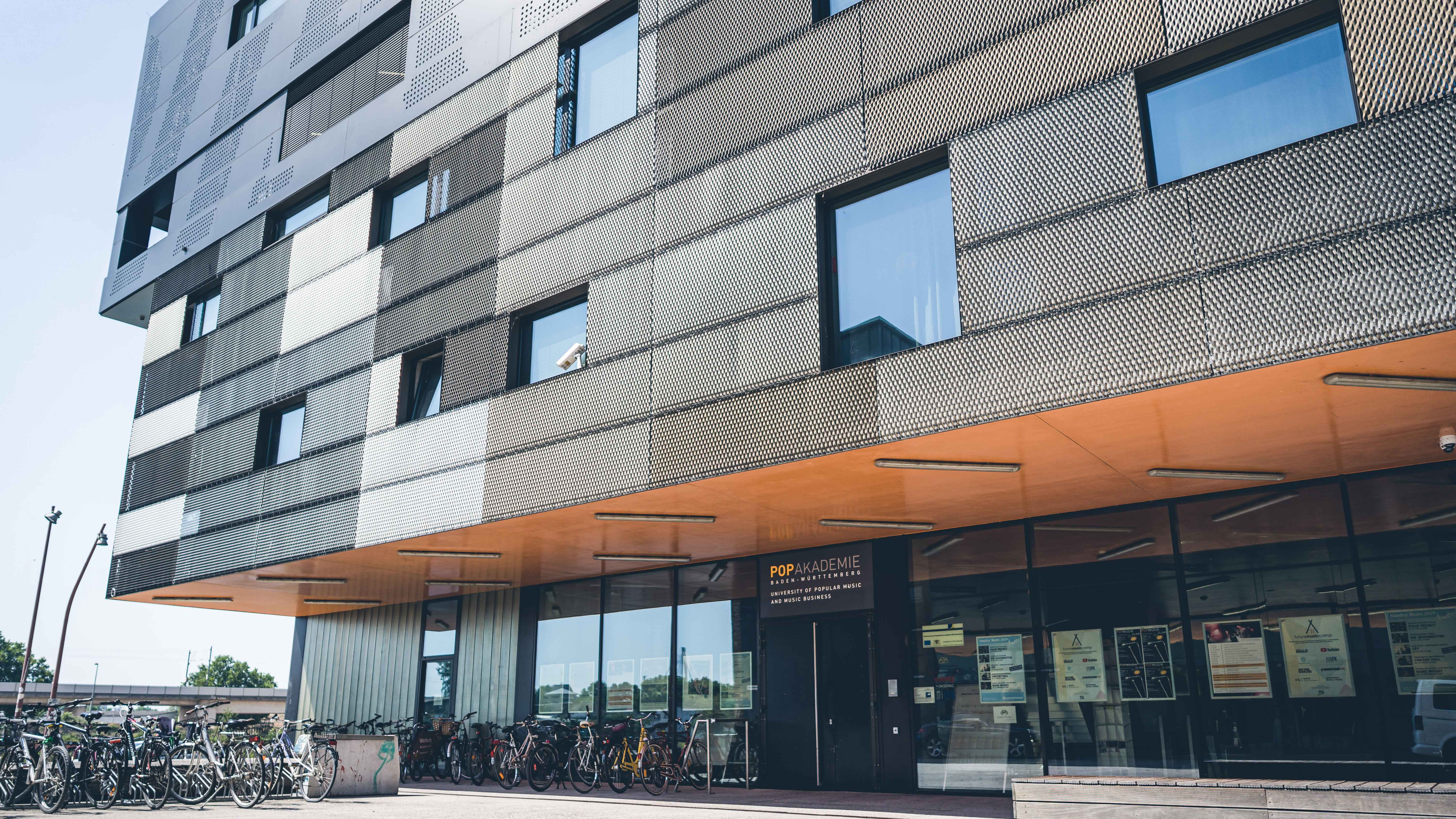 9ef2cd55 c3d9 439a 8c21 618c1d8ae586 Bietet Diskussionsstoff zur KI: die Popakademie in Mannheim.