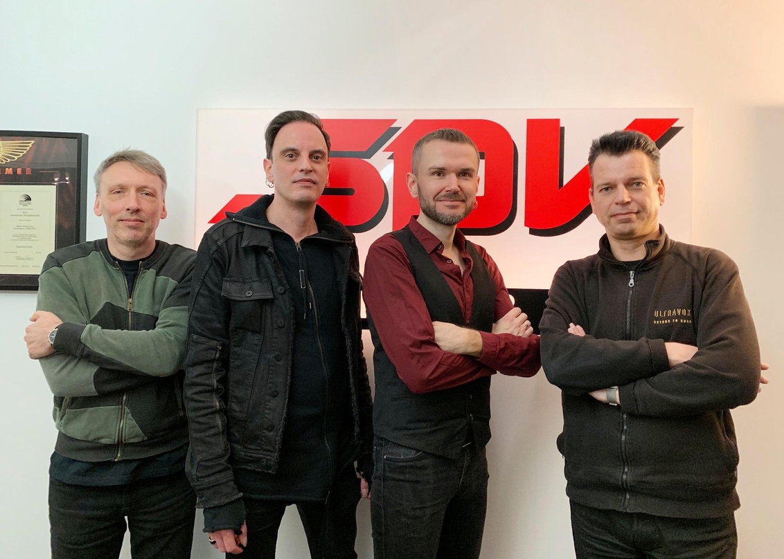 Bei der Vertragsunterzeichnung (von links): Frank Uhle (Managing Director SPV), Justin Stephens (Wires & Lights), Thomas Thyssen (Artist Manager Celsius Management, Schubert Music) und Ger...