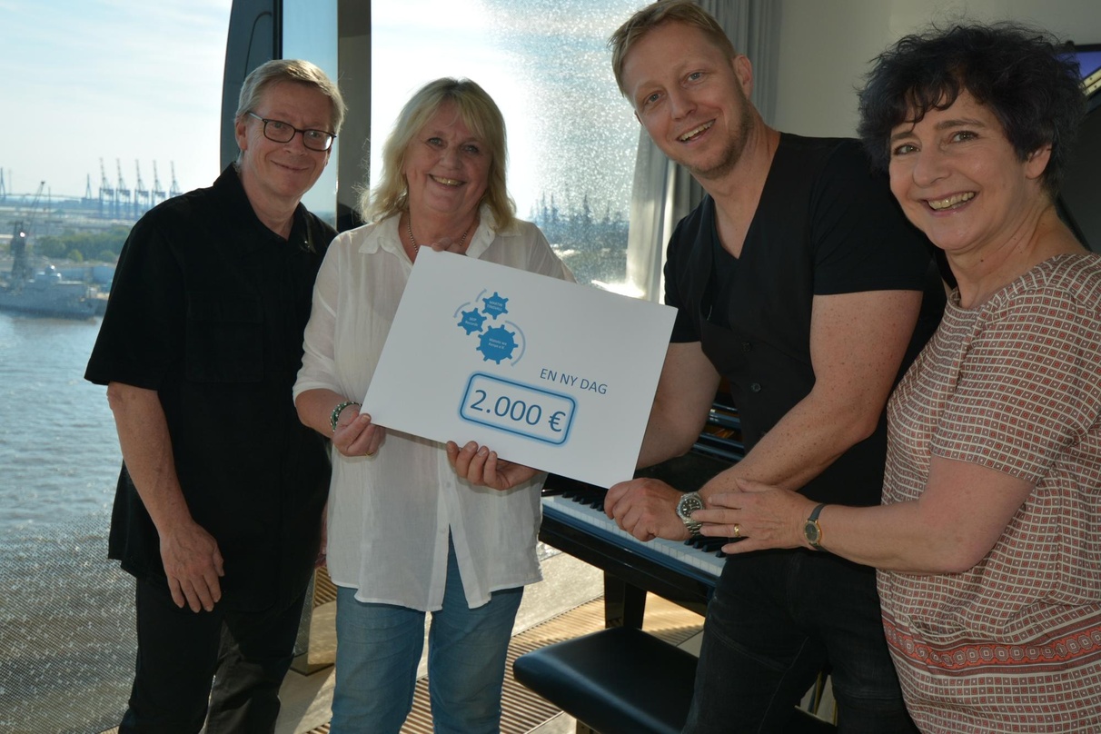 Unterstützen Kinder in Kenia (von links): Bernd Skibbe (Skip Records), Gaby Bentlage (Watoto wa Kenya e.V.), Martin Tingvall und Sabine Bachmann (Skip Records)