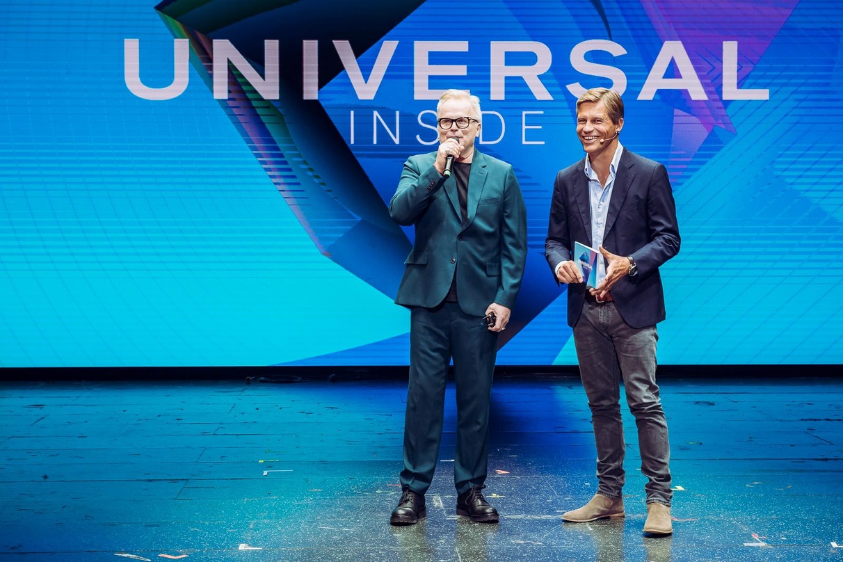 Kürzlich noch bei Universal Inside 2018 gemeinsam auf der Bühne der Berliner Mercedes-Benz Arena: Herbert Grönemeyer (links) mit Frank Briegmann (Universal Music)