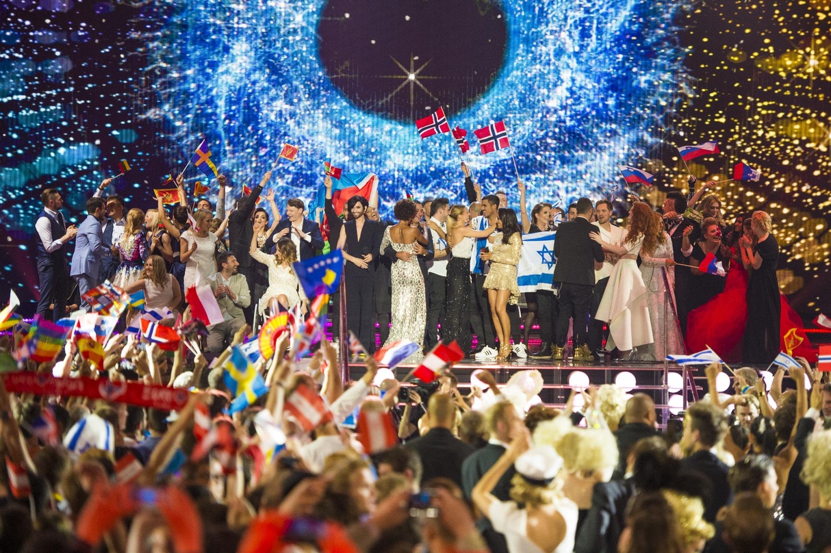 Jubel in der Wiener Stadathalle: Die zehn weitergekommen Länder kamen zum Schluss der Show auf die Bühne