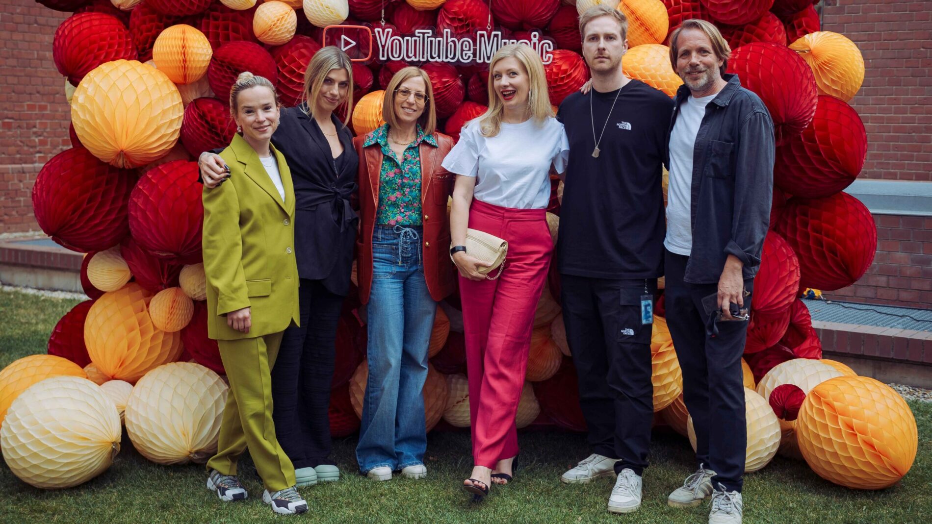 Bei der Sommerparty (von links): Kiki Ganzemüller (EMEA Music Partnerships Manager),  Dina Moenster (Artist & Label Partnerships Manager), Vivien Lewit (Global Head of Artists), Gudrun Sch...