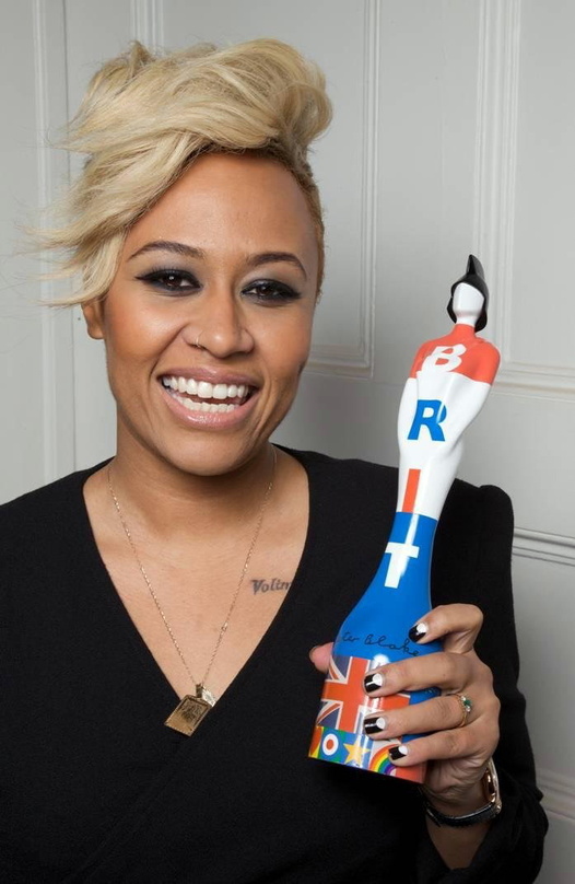 Triumphiert nach den Brit Awards 2013 auch in den Charts: Emeli Sandé, hier mit ihrem Breakthrough-Award 2012
