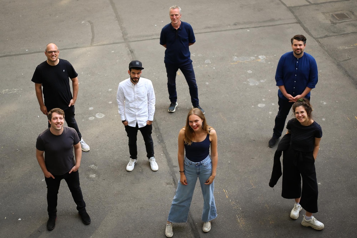 Mit ihren Team von Embassy, Zebralution und Guerilla: Moli (vorn, Mitte)