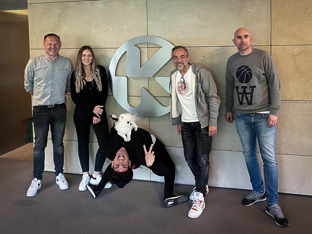 Arbeiten nun zusammen (von links): Michael Brycz (Bitstream Media Lab), Lilli Effenberger (Kontor Records), PatroX, Jens Thele und Jan Benkmann (beide Kontor Records)