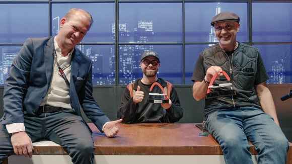 Sorgten für eine volle Arena in Köln: Stefan Löcher (Geschäftsführer Lanxess Arena), Mark Forster und Esteban de Alcaraz (Sector 3 Live)