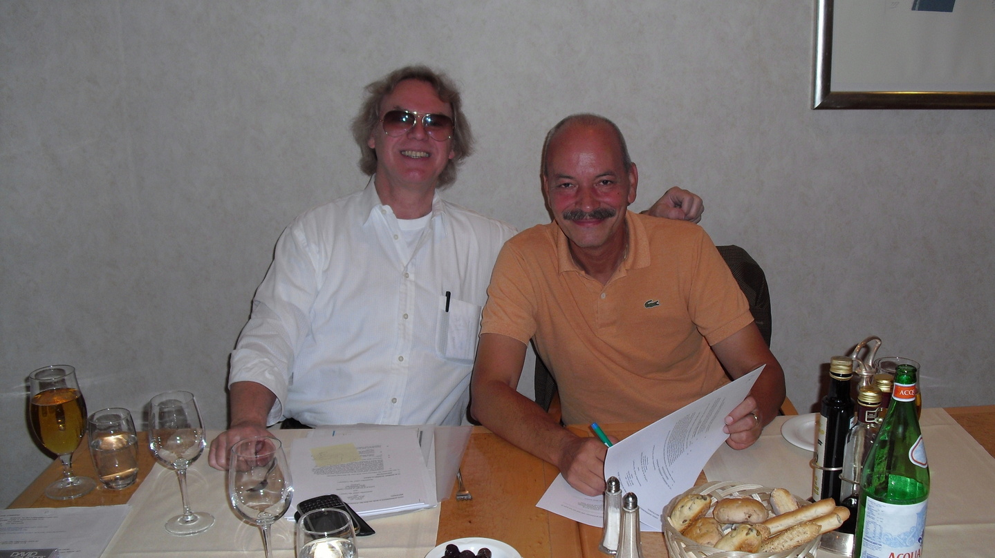 Unterzeichneten in Mailand eine Verlagskooperation: Hille Hillekamp (l.) und Pierangelo Mauri