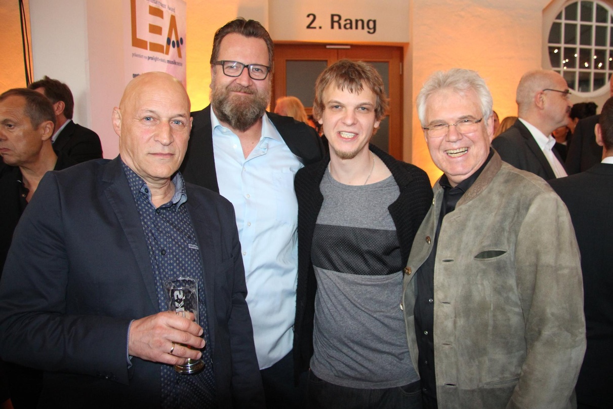 Beim LEA vor Ort: Peter Häberle (Olympiapark München), Michael Kunert (Kunicom), Lukas und Dirk Hohmeyer (beide P.S.E. Germany)