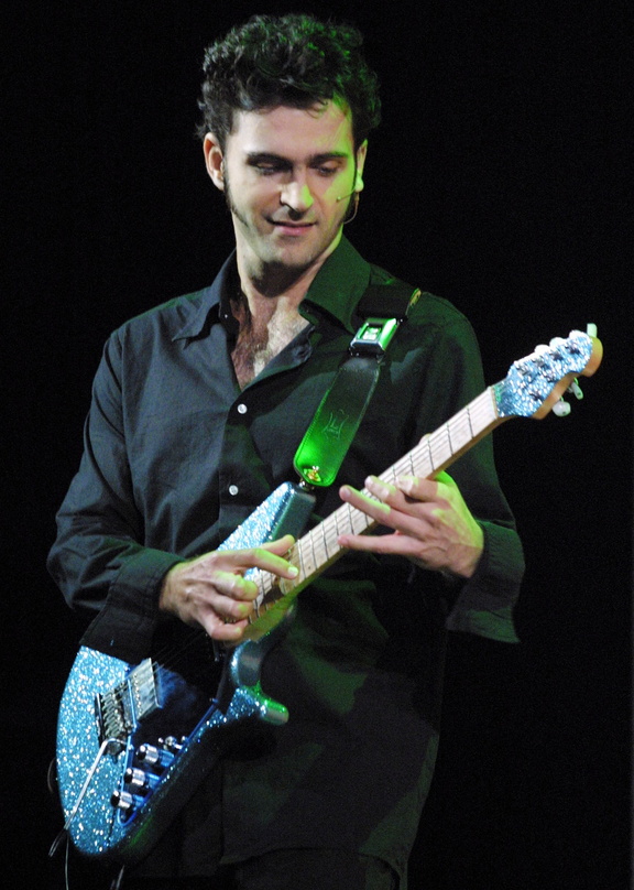 a0ddcec2fdb28511f659110a29de58ce10153679a7021c8abd85ad80789f6aff Ehrt seinen Vater: Dweezil Zappa