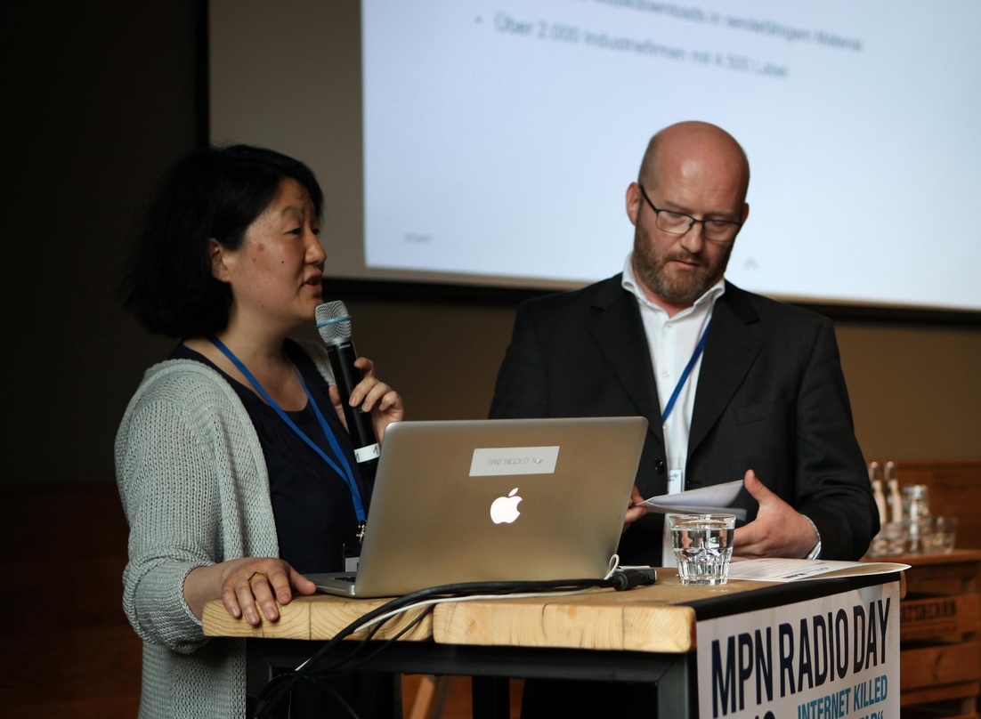 Stellen derzeit bei "MPN On Tour" unter anderem die Videobemusterung als Neuheit des Musik Promotion Networks vor: Agnes Chung und Jöran Plesch, hier noch beim MPN Radio Day im Jahr 2016