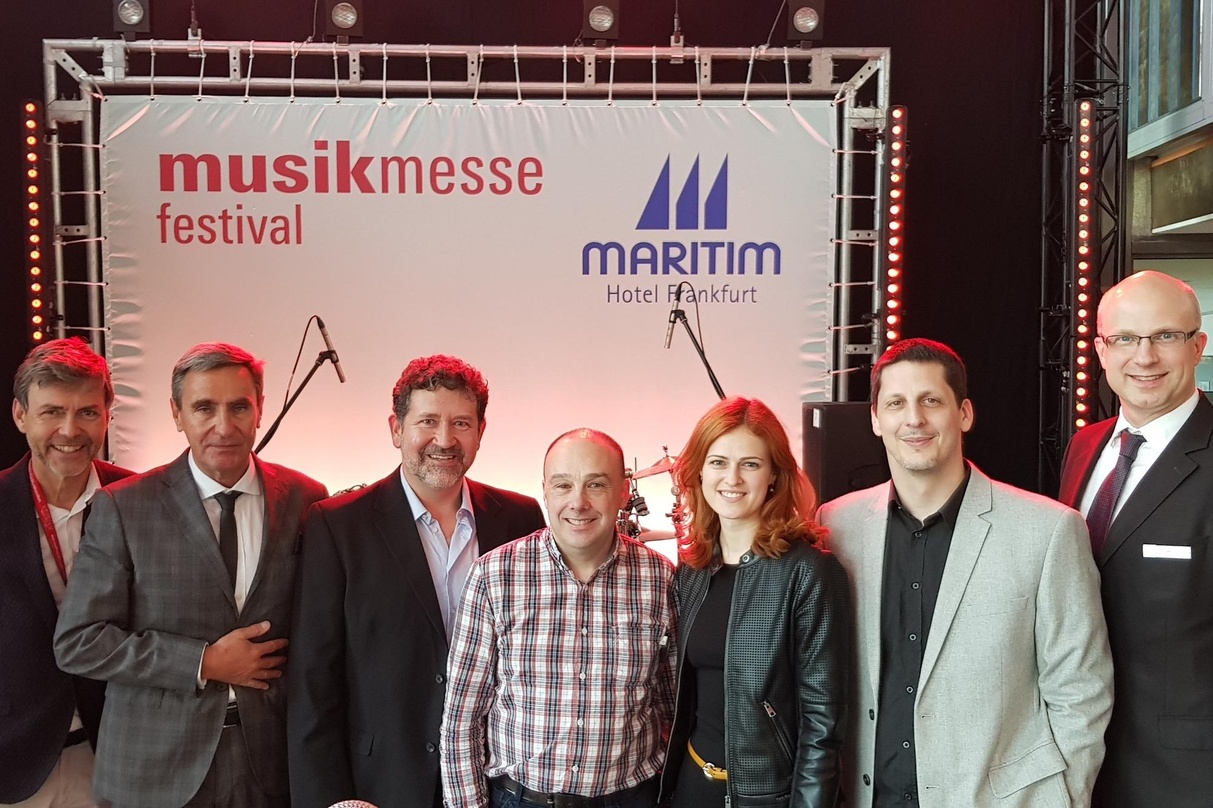 Wollen auch künftig zusammenarbeiten (von links): Wolfgang Weyand (Festival Director Musikmesse), Stephan Kurzakwski (Senior Vice President Messe Frankfurt), Zsolt Jeges (General Manager C...