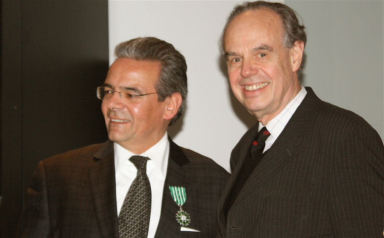 Ausgezeichnet: Mitterrand ehrte Rolf Budde und ...