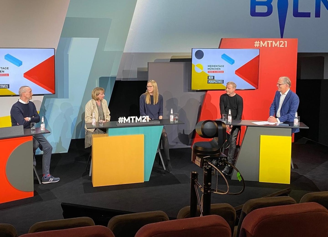 Im Isarforum München (von links): Richard Goerlich (Klassik Radio), Jona Teichmann (Deutschlandradio), Nina Gerhardt (RTL Radio), Michael Krause (Spotify) und Moderator Andreas Horchler