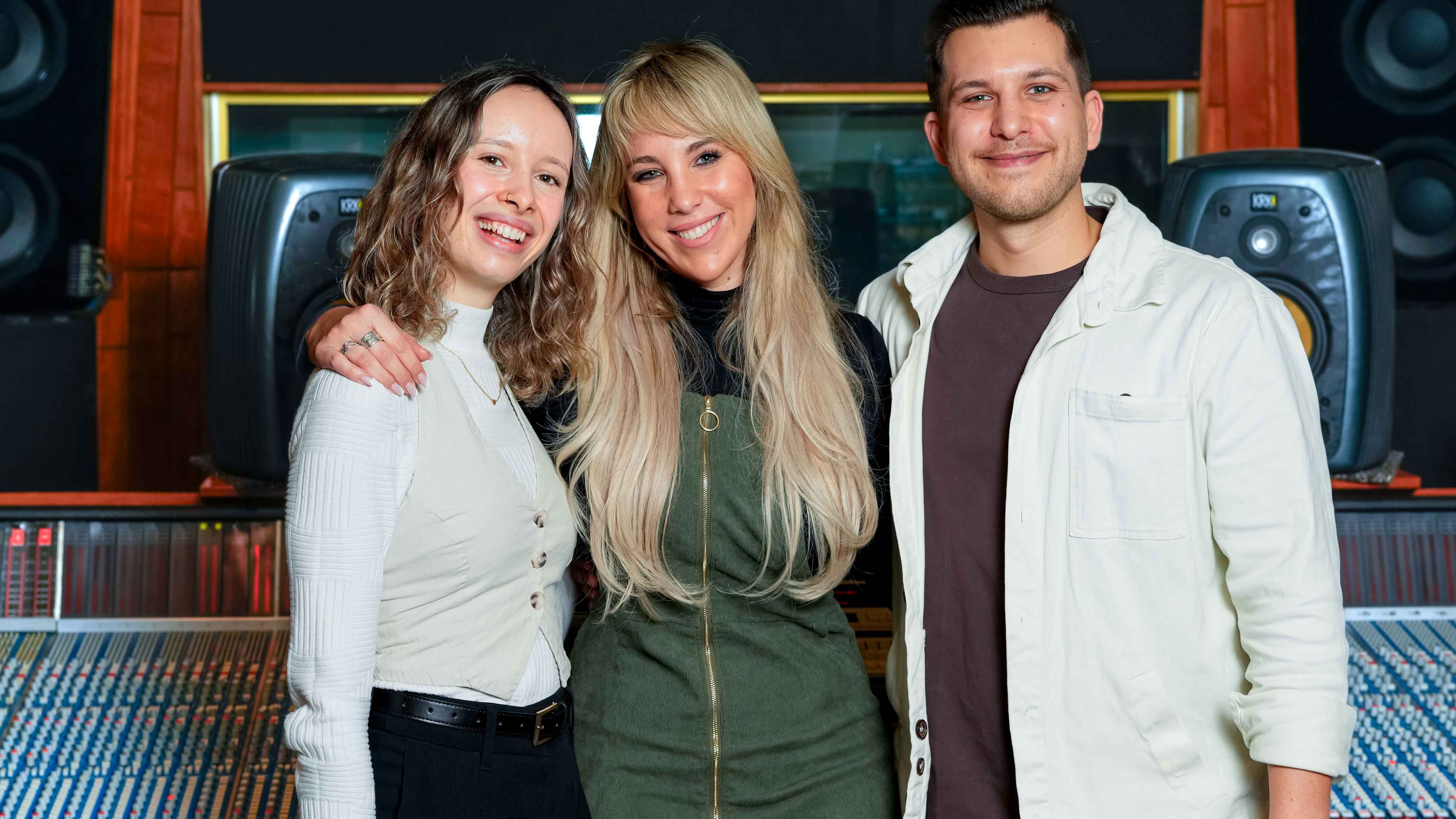 Arbeiten wieder miteinander (von links): Melissa Brunbauer (A&R Teamassistenz Telamo), Annemarie Eilfeld und Max Rosenberg (A&R Telamo).