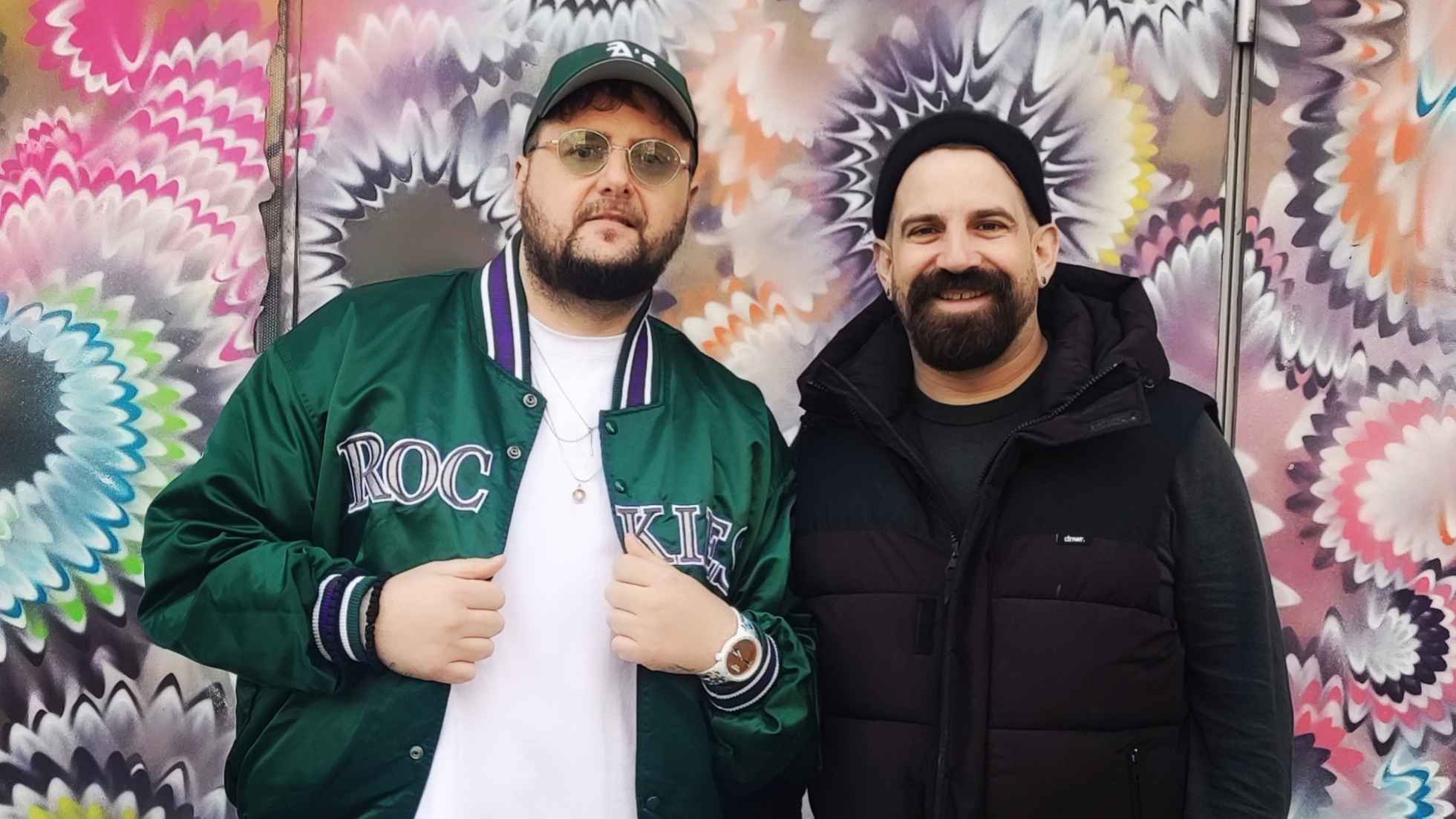 Führen ihren 2021 geschlossenen Deal fort (von links): Brenk Sinatra und Jan-Simon Wolff (Head Of A&R Germany Budde Music Publishing).