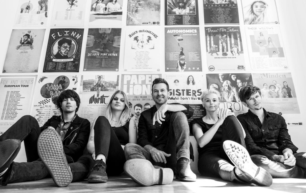 Bilden das Team von Rola Music (von links): Anton Löbbert, Eva Oswald, Dominik Schmidt, Simone Feichtinger und Hele Maurer