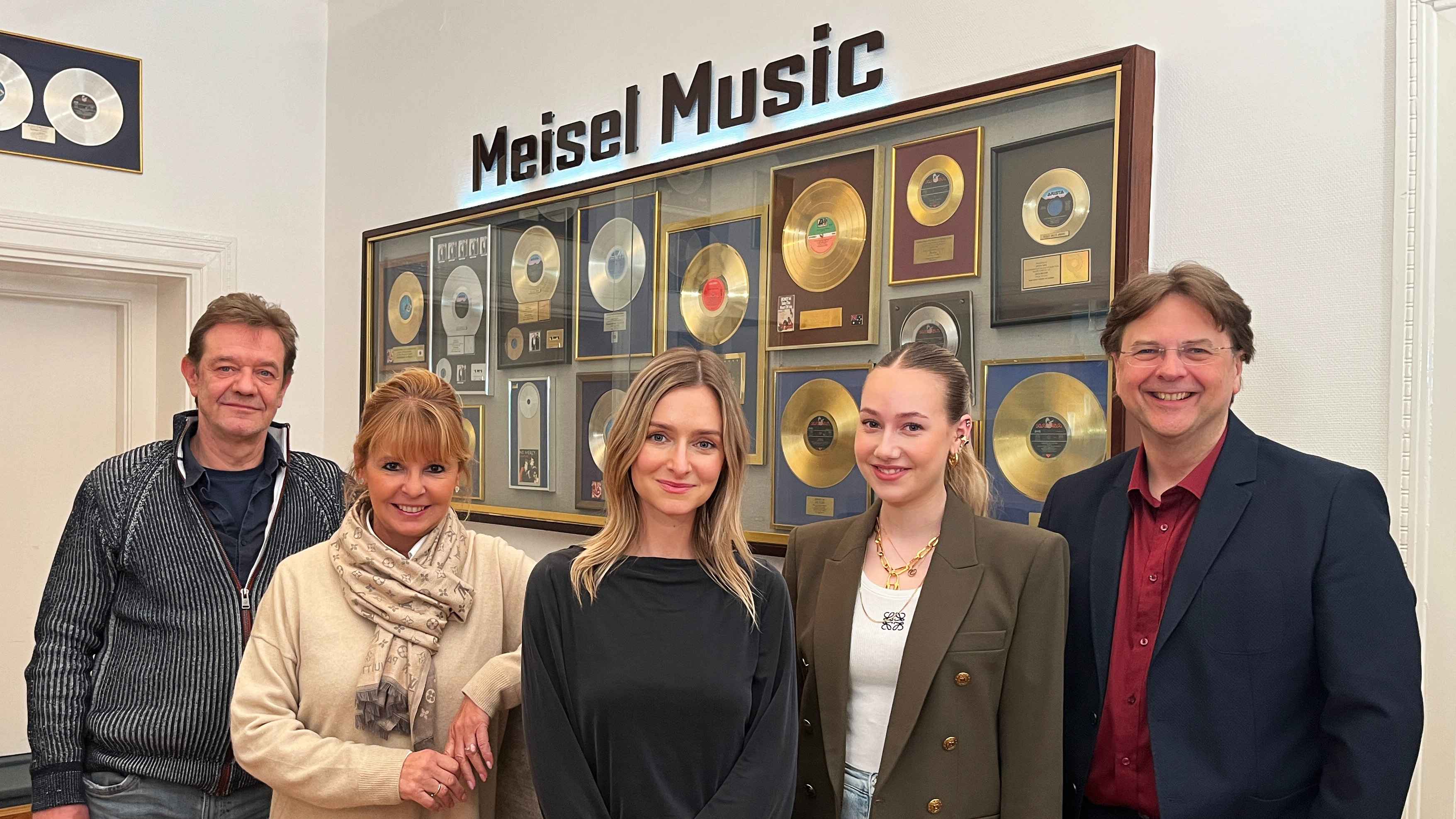 Arbeiten ab sofort auf Label-Ebene zusammen (von links): René Fabrizius (Label Manager Meisel Music), Kirsten Meisel (Geschäftsführerin Meisel Musikverlage & Lucile-Meisel), Sarah Zucker, ...
