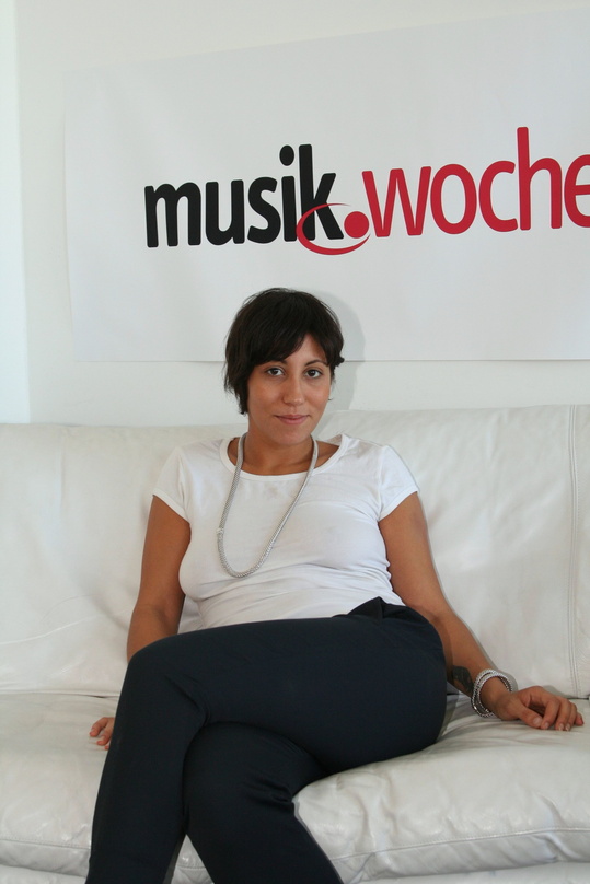 Stellte ihr Debütalbum auf der MusikWoche-Couch vor: Malika Ayane