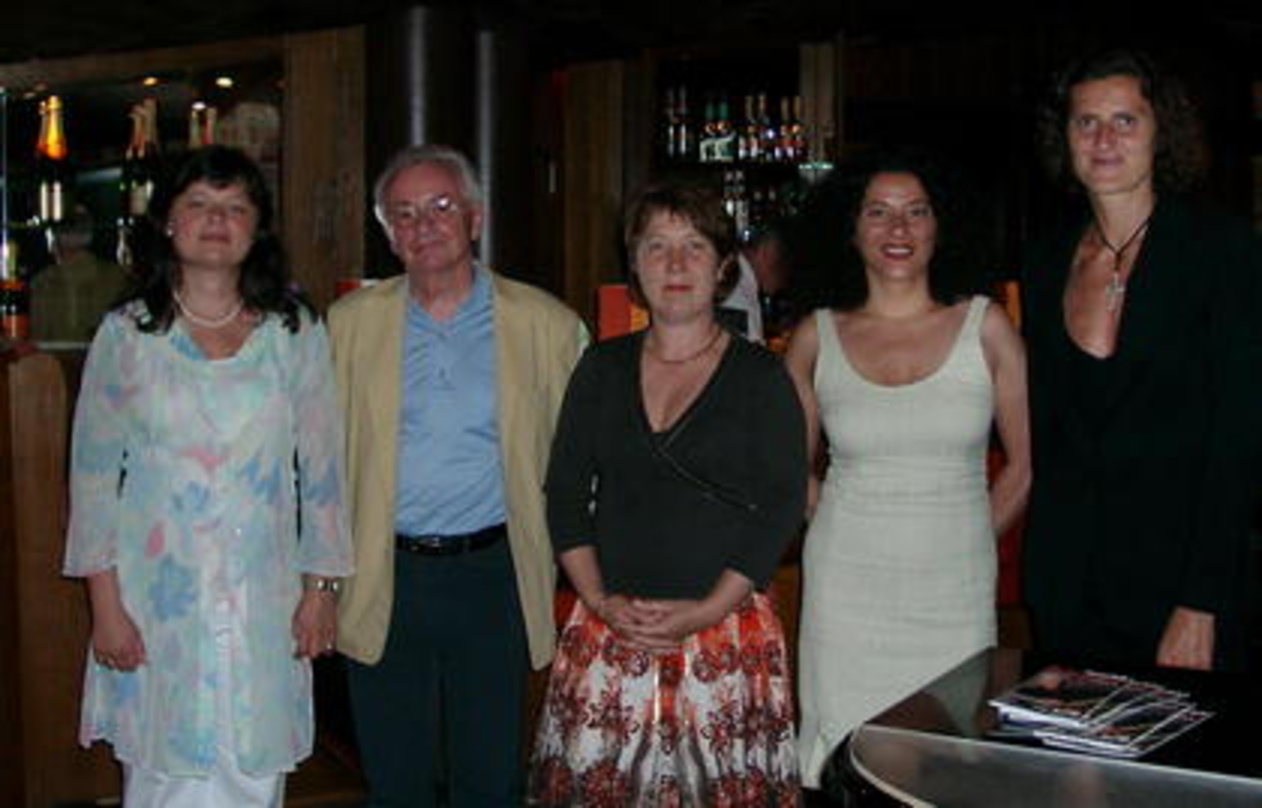 Freuen sich auf Klaviersommer 2006: Irina Frühwirth (LOFT), Dr. Manfred Frei, Christiane Böhnke-Geisse, Katarina Ehmki und Innegrit Volkhardt, geschäftsführende Komplementärin des Hotels B...