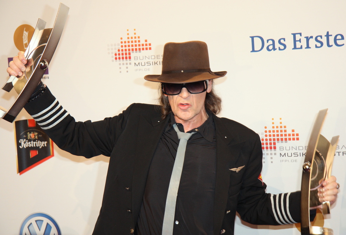 Wird er auch 2013 ausgezeichnet? Udo Lindenberg hier mit seinem Echo 2012