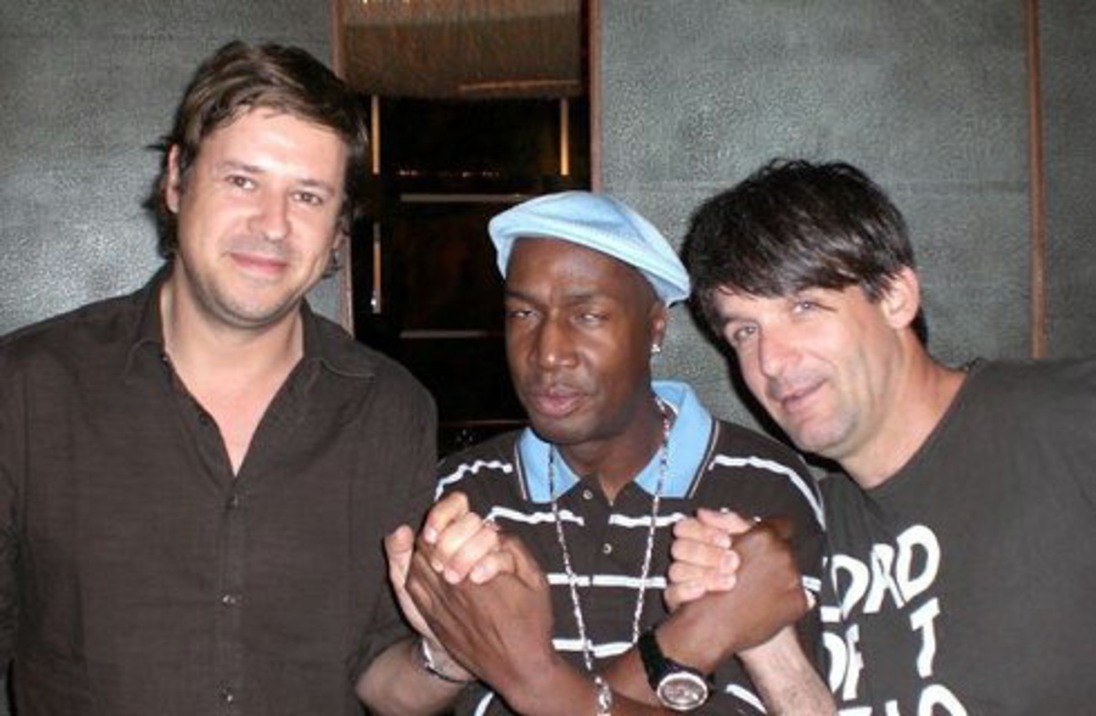 Sind künftig Partner (v.l.n.r.): Juan Vandervoort (Head of A&R-Team !K7), Grandmaster Flash und Horst Weidenmüller