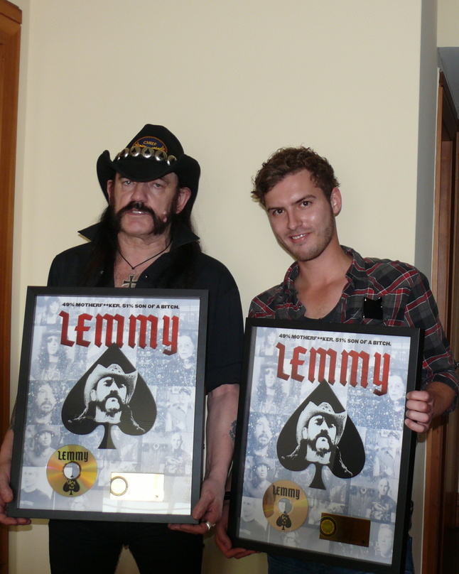 Feierten den Gold-Erfolg in Wacken: Lemmy (l.) und Dennis Grimm von WVG