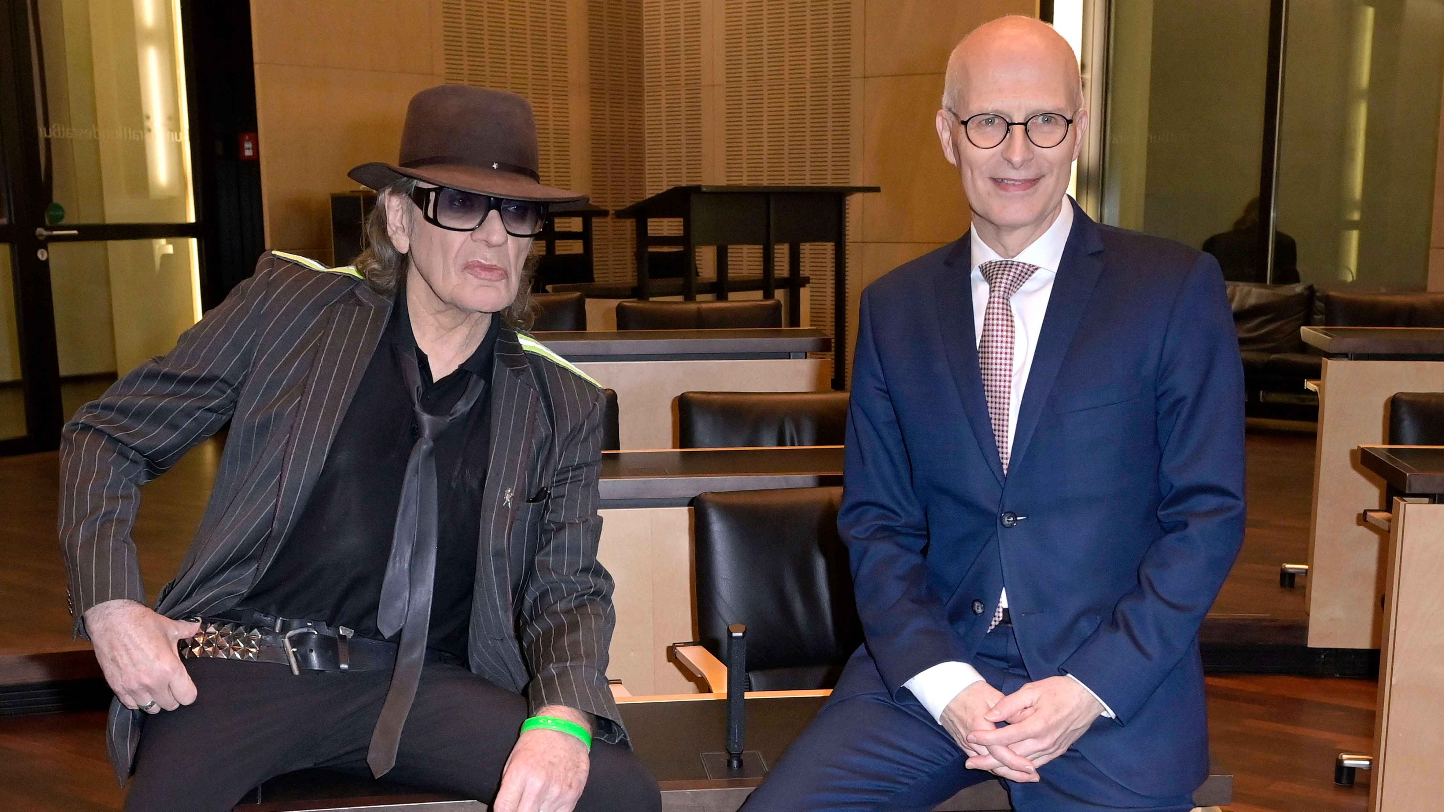 Ehrenbürger und Bürgermeister: Udo Lindenberg und Peter Tschentscher.