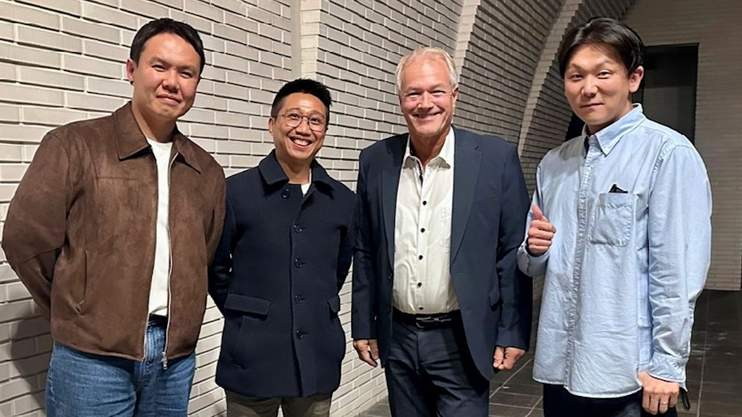 Wollen gemeinsam die EcoRecord als nachhaltige Alternative auf dem asiatischen Musikmarkt positionieren (von links): Plastic-Ark-CEO Sihyeong Kim (Nami), William Wan (Managing Director Son...