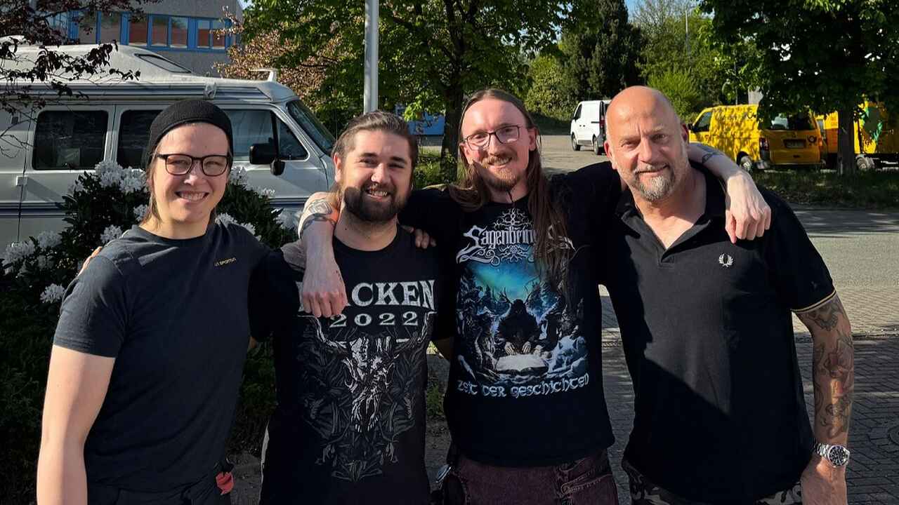 Arm in Arm: Die Band mit NoCut-Chef Kalle Engler (rechts).