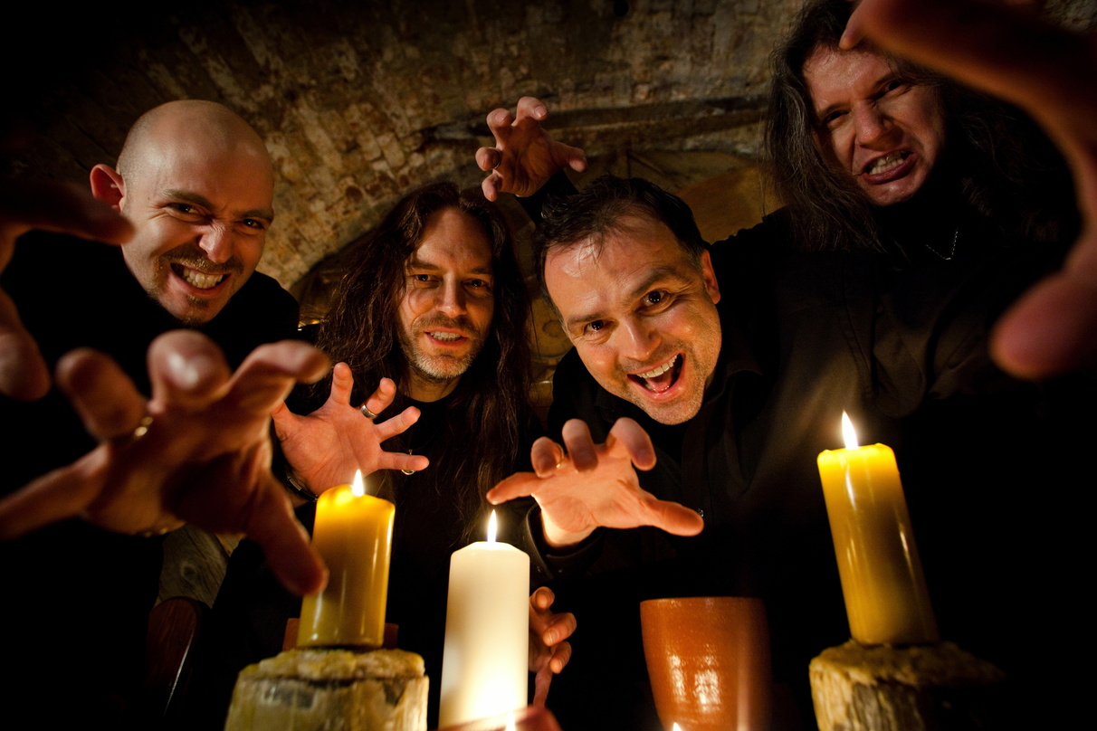 a3dafd967796b1d5fed641a4da19ff40e91798e75fd449be94da87aca1c52cb5 Treten 2015 beim Knock Out Festival auf: Blind Guardian
