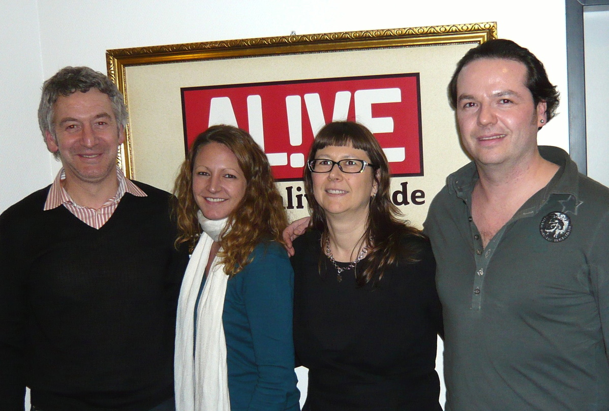 Weiten ihre Partnerschaft aus (v.l.n.r.): Alfred Beck (Alive), Corinne Rossi (Max Music), Manuela Nikele (Alive) und Max Gfeller (Max Music)