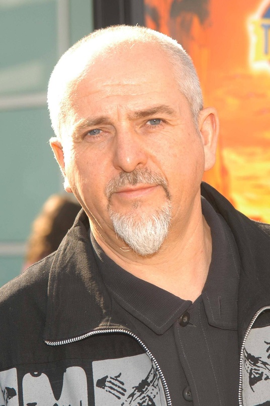 Gehört nun zur "Fellowhip Of The Ivors Academy: Peter Gabriel, hier bei einer Filmpremiere in Los Angeles im April 2022
