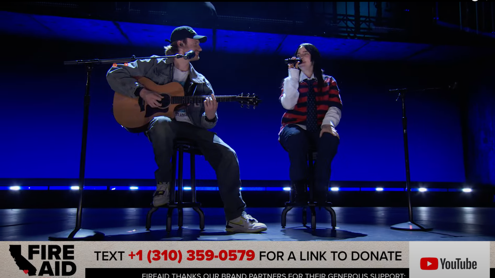 Einer der finalen Auftritte bei FireAid: Finneas (links) zusammen mit Billie Eilish.
