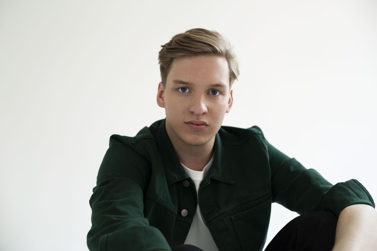 Bei den Alben auf eins, bei den Singles auf zwei: George Ezra