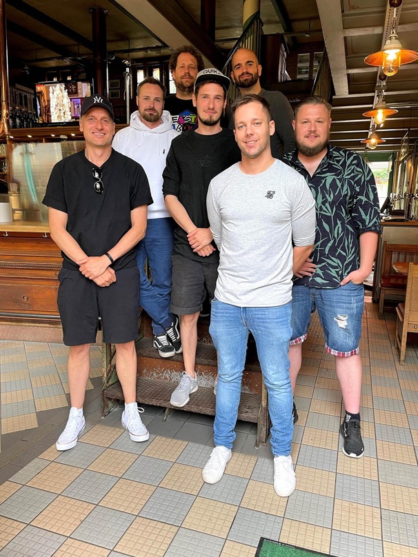 Besiegelten die Zusammenarbeit (von links): Christian Meissner (Director Product Management Bravado), Moe Vieweg (Director of Client Services Instinct3), Michi Hahn (General Manager Bravad...